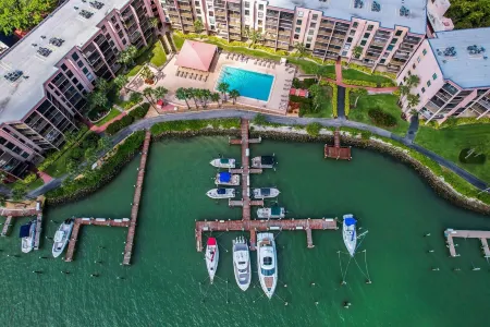 Waterfront in Old Marco!  Beautiful unit!  Deluxe!