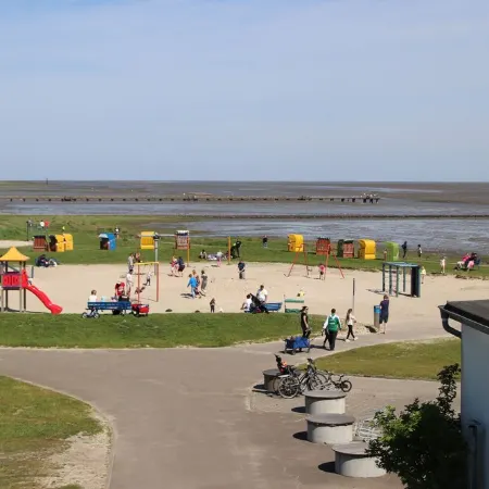 Fantastic FH, on the dike, incl. Indoor pool use, play barn + lagoon free