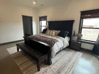 Cozy retreat located in the perfect location for views of the mountains and lake Hotels in Eagle Nest