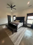 Cozy retreat located in the perfect location for views of the mountains and lake 이글 네스트 공원 주변 호텔
