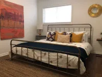Lakefront cabin for the win! Hotels near Garvan Woodland Gardens