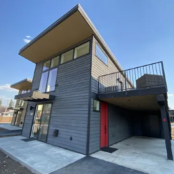 Beautiful 2BD + 2BA Home! King Beds! Hot Tub! Pool! Walk to downtown.