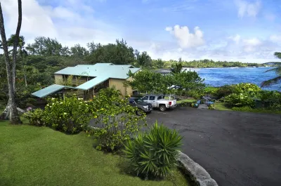 Oceanfront #3 at Hana Kai Maui - 1 Bedroom Corner Unit 100ʻ from Water! Hotel dekat Hana Bay Beach Park