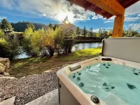 Lucky Duck on Rio Grande River with Hottub & 5 Bathrooms Hotels in South Fork