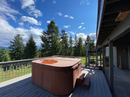 Captivating Flathead Lake Views 6 bd 3.5 bath Отели в г. Лейксайд