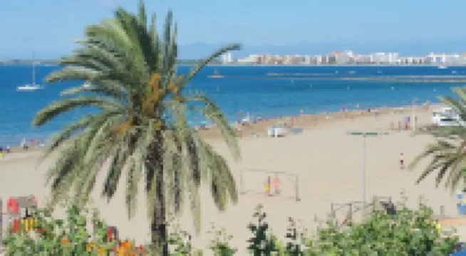SUPER APARTAMENT IN FRONT OF THE BEACH IN DOWNTOWN WITH LARGE TERRACE