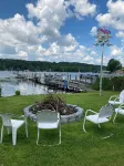 Cardinal Cottage: Cozy Rustic Lakefront Escape at the Pier, Perfect for 5!