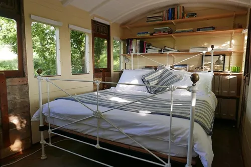 Tremerlin. Unique and Magnificently Situated 8 acre Waterside Artists' Retreat Hotel a Helston