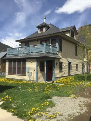 A Perfect Landmark Victorian in the Heart of Town Hotels near Fetch's Mining & Mercantile