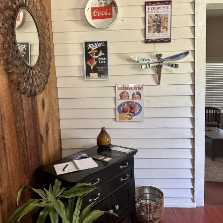 Wensel Cottage in downtown Natchez Walking distance to most shops & restaurants.