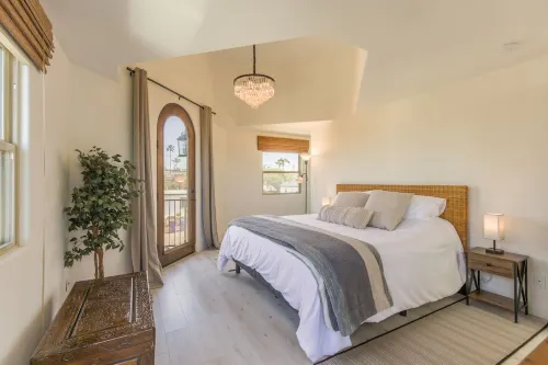 5-Star Family Getaway ~ Splendid Ocean Views ~ Walk to Beach