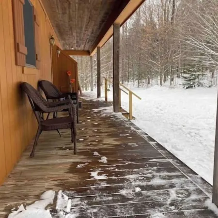 Cozy cabin, amazing location for snowmobiling, skiing, hiking, climbing.