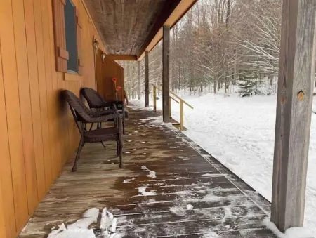 Cozy cabin, amazing location for snowmobiling, skiing, hiking, climbing.