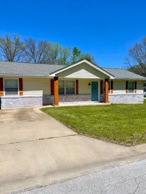 Cozy Modern Farmhouse that Sleeps 8 Hotels near Missouri S&T - Computer Science