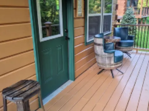 "Moonshine Mansion" Cozy tiny cabin in peaceful Fancy Gap. Hotels in Piper Gap