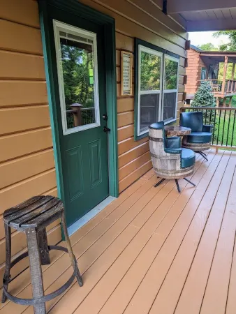 "Moonshine Mansion" Cozy tiny cabin in peaceful Fancy Gap. Отели в г. Пайпер Гэп