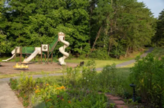 Cozy & Colorful Cabin at The Woods Resort (pet friendly