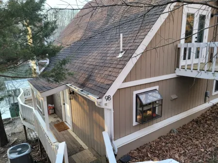 quiet & clean lakefront, private dock&hot tub