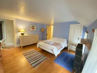 Beautiful Berkshire Farm House on 160+ Acres Hotel a Alford