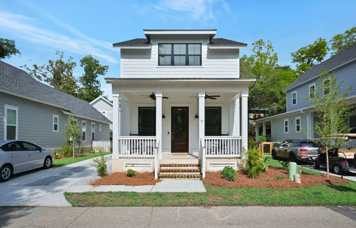 Luxury Home in Old Town Bluffton + FREE Golf Cart. Sleeps 8 - Downtown location