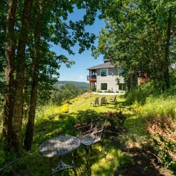 Panoramic River Views - Nature Framed at Every Window