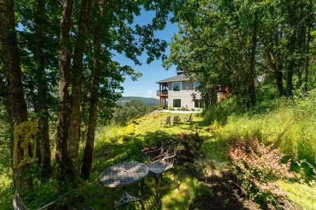 Gallery of Picture Windows, River & Garden Views, Living Landscapes :Kalama Oaks