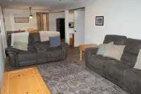 Cozy 2-bedroom house with WiFi in Paradise near restaurants and attractions