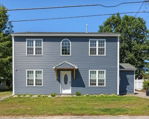 Large Private Yard, 4Br Home, Walk to Town Center Hotels in Meredith