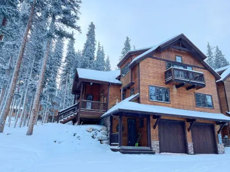 Feel in the mountains, only 8 minutes away from downtown Breckenridge!