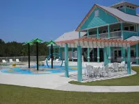 Sandy Paws Townhouse, Private Mini Water Park, Dog Friendly!