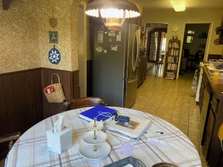 Scenic 4-bedroom Farm House, Tree Farm & Arboretum with trails in Sugar Grove