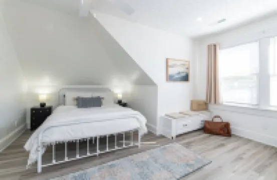 The Loft - Cozy Retreat in Historic Downtown