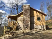 HONEYMOON HIDEAWAY - SECLUDED ANTIQUE LOG CABIN WITH AMAZING VIEWS!!!