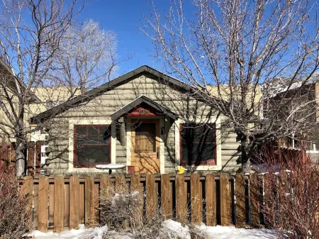 ADA Compliant Cabin. Luxury finishes, pet friendly. Garden, 3 blocks to downtown