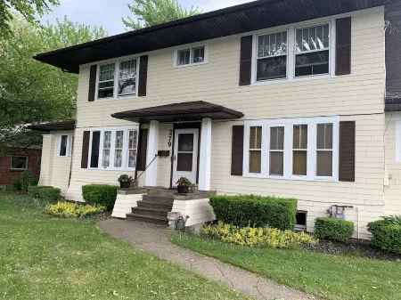 A Cozy home away from home  1 Bedroom Apartment