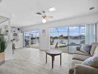 Lakefront Pool Home-Venice, FL Hotels in Venice Gardens