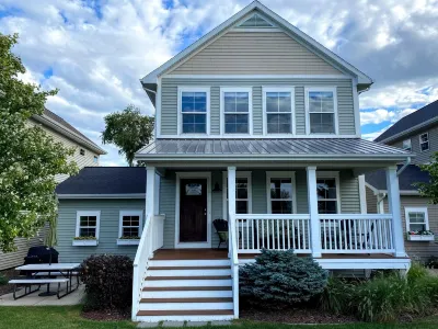 PURE MICHIGAN RETREAT-close to beaches, golf, downtown St. Joe & more!