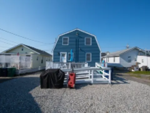 Premier, modern, fully renovated, Beach home...stroll to the beach in 3 minutes! โรงแรมในHampton Beach