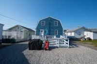 Premier, modern, fully renovated, Beach home...stroll to the beach in 3 minutes!