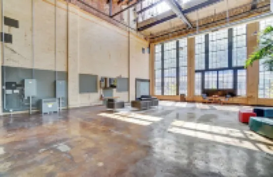 King Bed, Gym, Bike trail, Brewery on site!