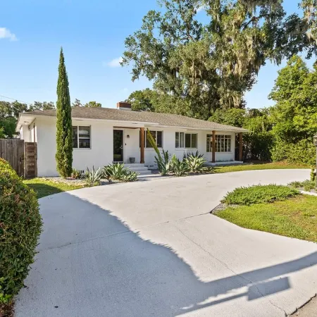 Family-Friendly Gainesville Home - Walk to UF - Pool + Sleeps 16