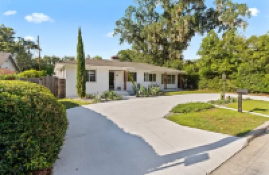 Family-Friendly Gainesville Home - Walk to UF - Pool + Sleeps 16