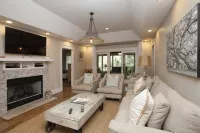 3 Br New Featured Renovation! Resort Privileges (pool, etc), very close to Ocean