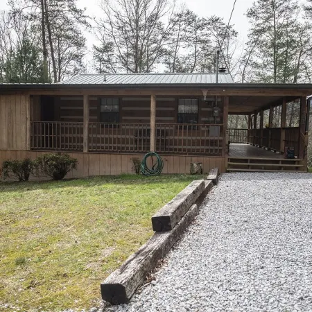 Mountain Dreams ~ Your very own private and rustic mountain retreat!