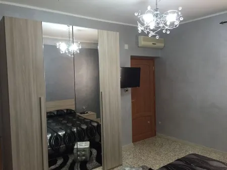 Casetta al Castello holiday home Отели в г. Наро