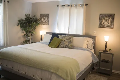 Orange Tree Cottage- Entire Cottage, Cute and Charming!