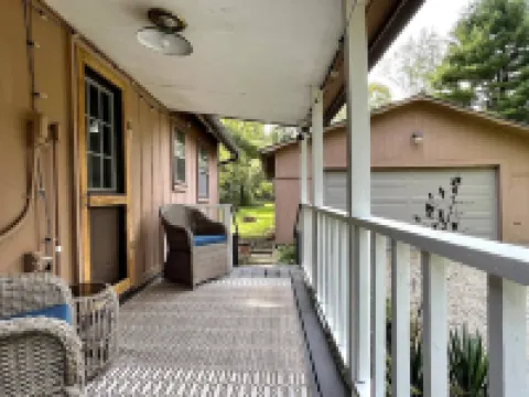 Creekside Cottage - Charming 3-bedroom cottage in Bellville