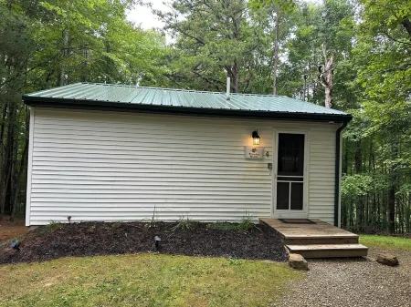 Trophy Buck sleeps 6, or rent all 4 for 20. Horseback riding across the Rd!