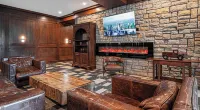 Cozy 1-bedroom condo-Ski in/out/Waterpark/King Bed/WIFI/Parking