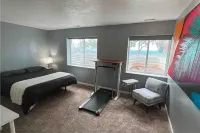Ski Retreat with Hot Tub & 360 Views of SLC from 5bd 4ba in Draper, 100% 5 Stars